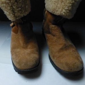 UGG chestnut  2 tone BOOTS buckles foldovers 9M